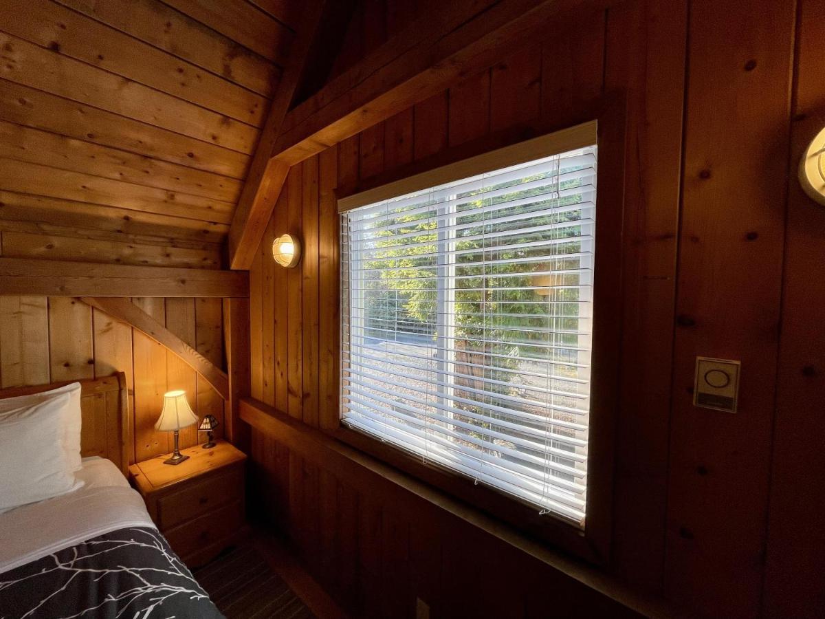 Waterfront Timber Frame Cottage! Ucluelet Exteriér fotografie