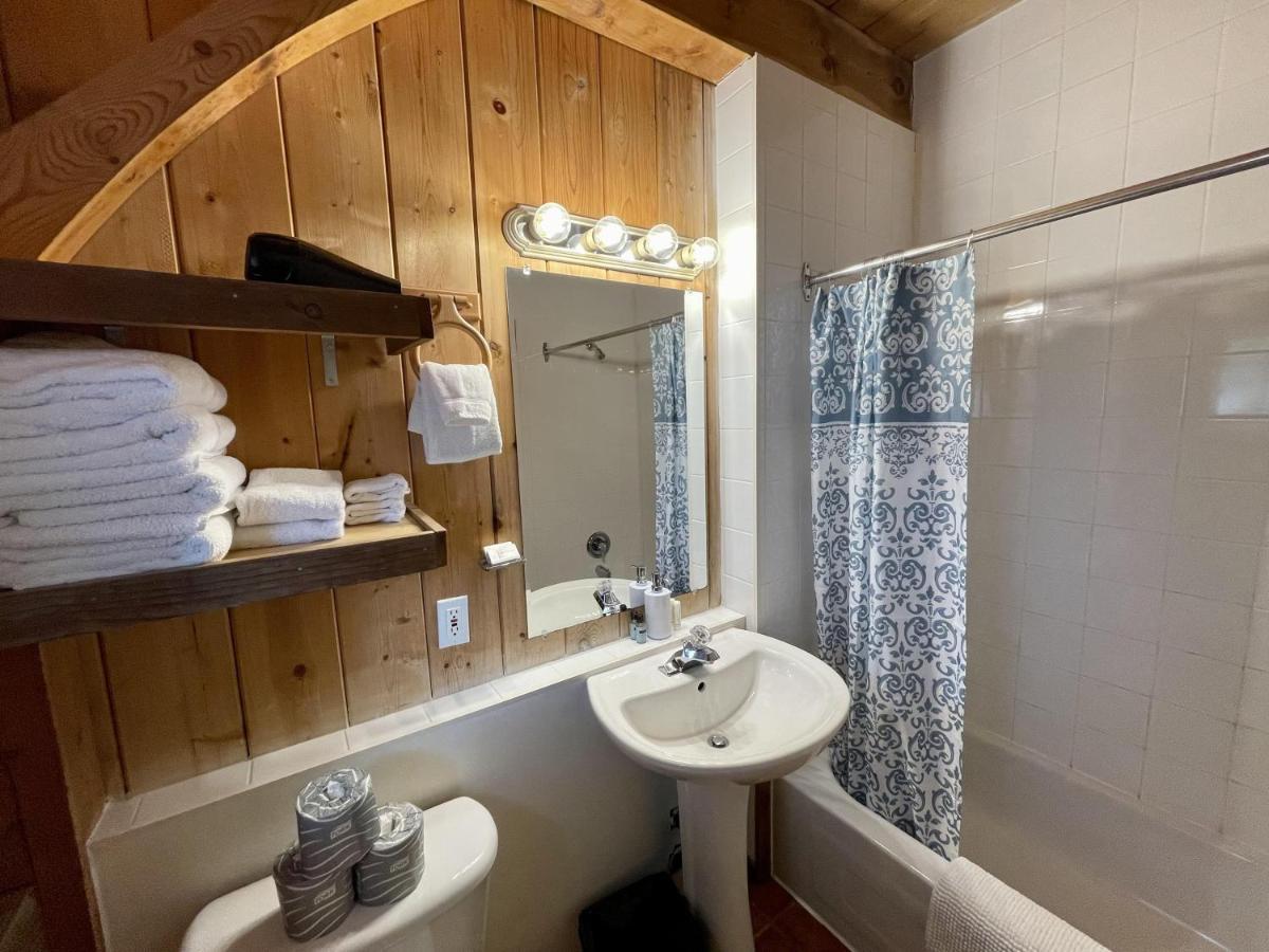 Waterfront Timber Frame Cottage! Ucluelet Exteriér fotografie