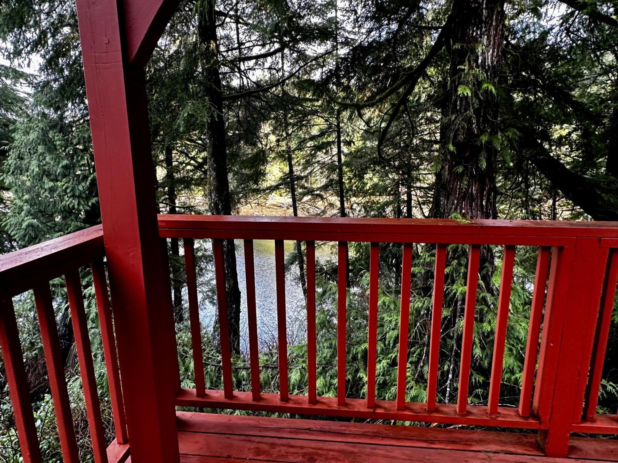 Waterfront Timber Frame Cottage! Ucluelet Exteriér fotografie