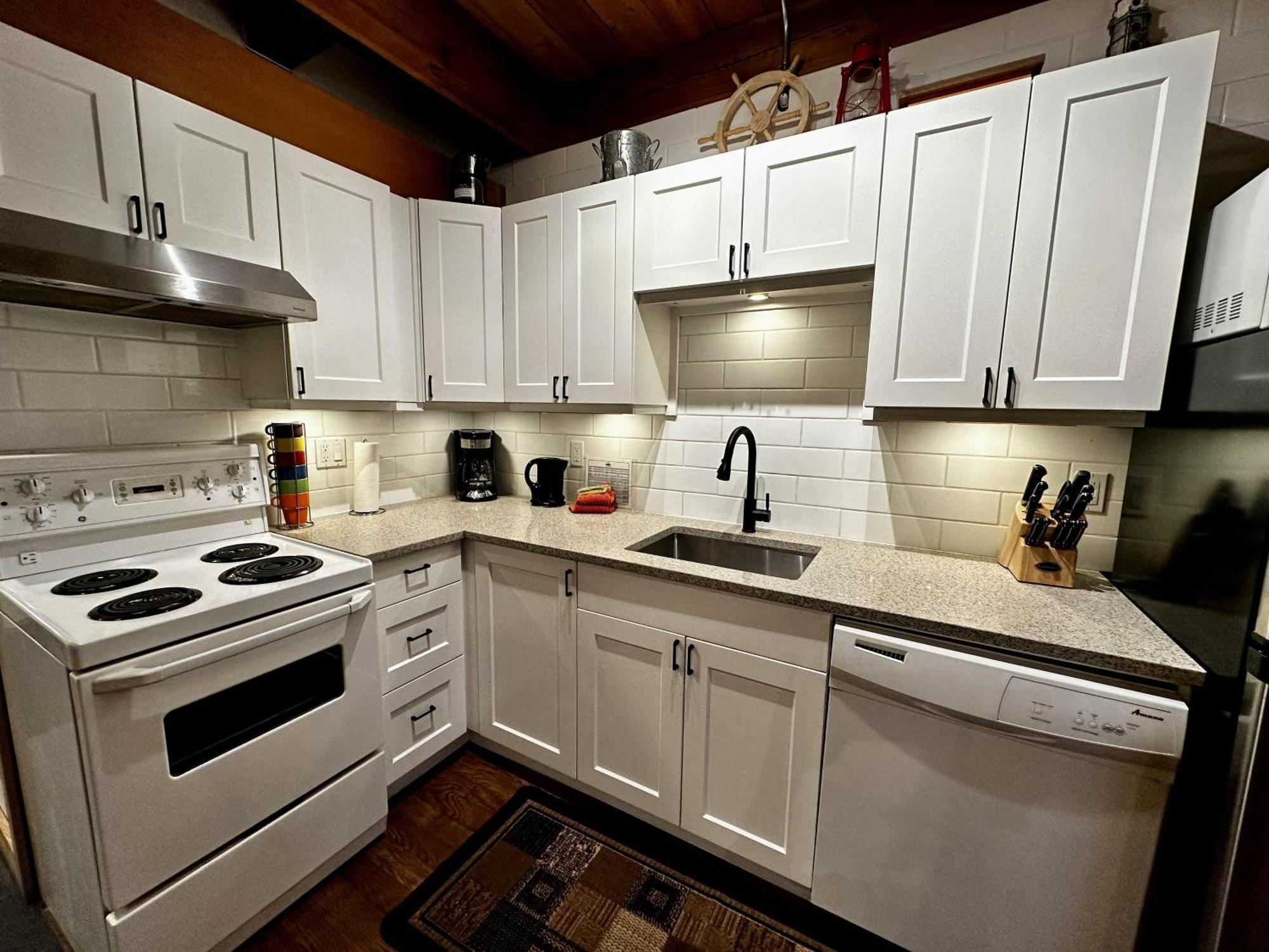 Waterfront Timber Frame Cottage! Ucluelet Exteriér fotografie