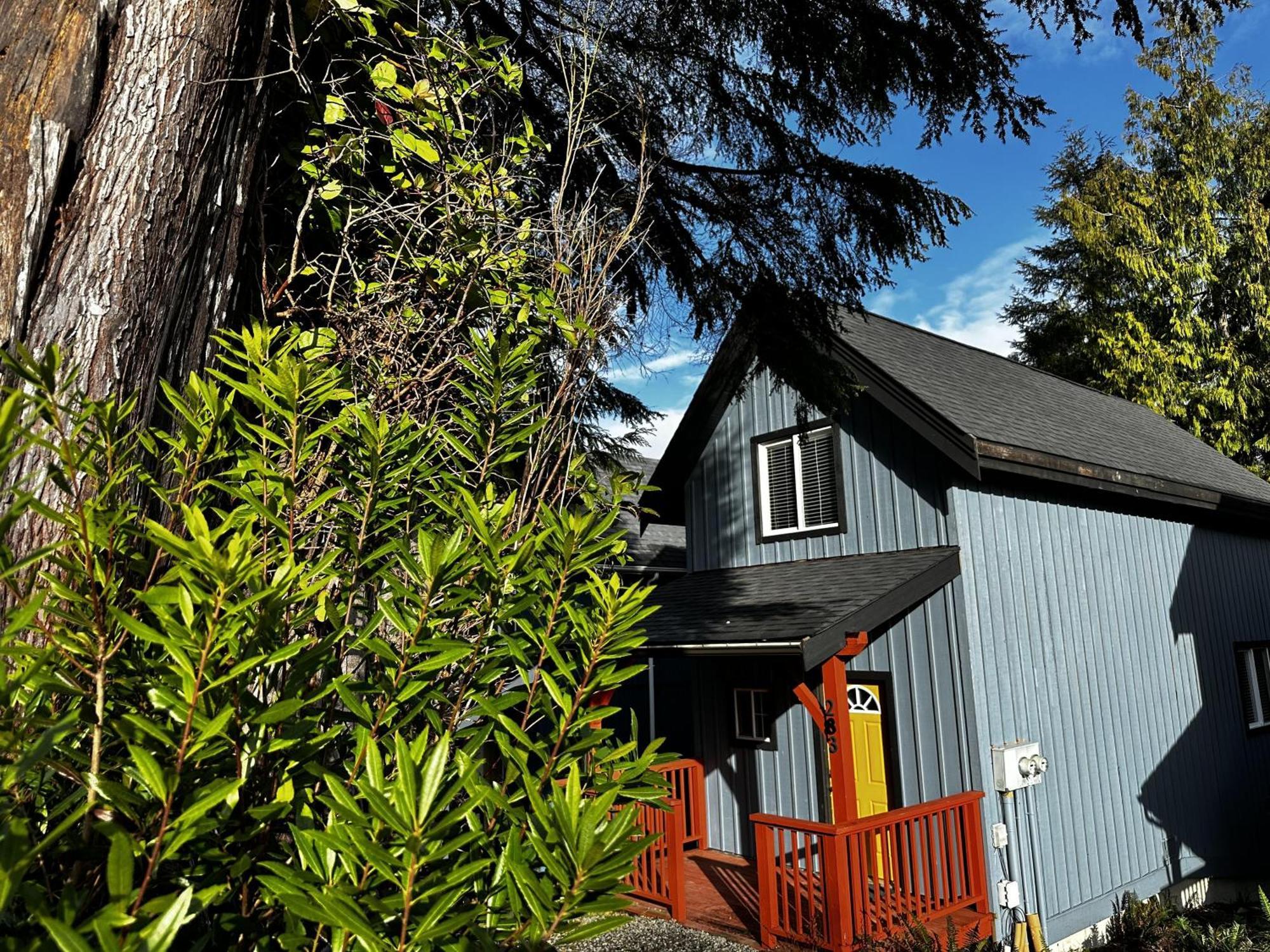 Waterfront Timber Frame Cottage! Ucluelet Exteriér fotografie