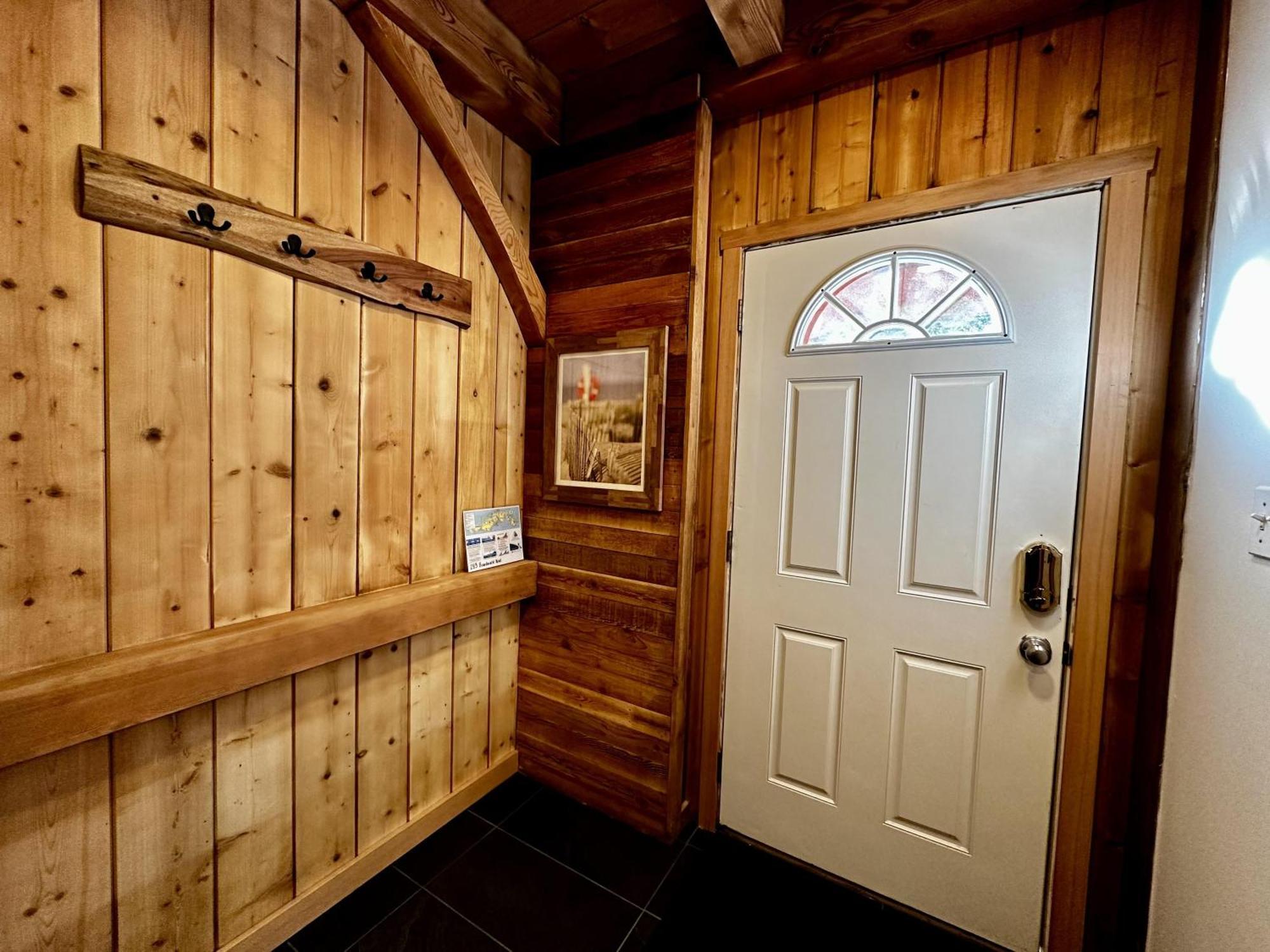Waterfront Timber Frame Cottage! Ucluelet Exteriér fotografie