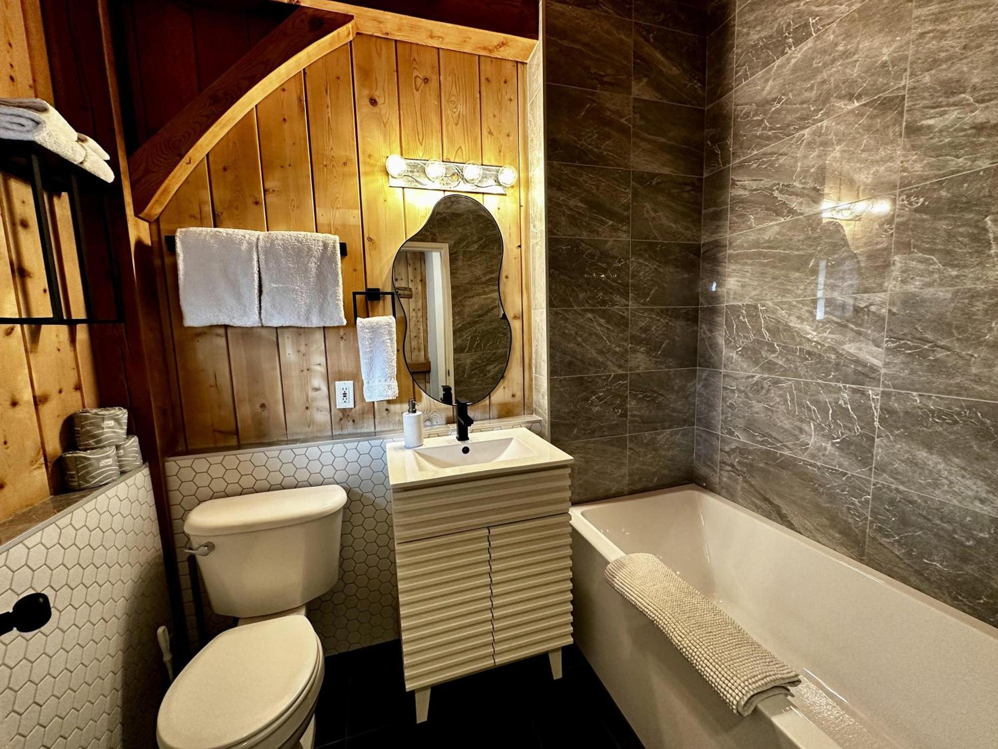 Waterfront Timber Frame Cottage! Ucluelet Exteriér fotografie